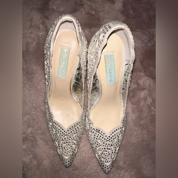 Betsey Johnson ELSA Silver Cutout pointed toe Heels 8 bride bridal wedding - Picture 5 of 15